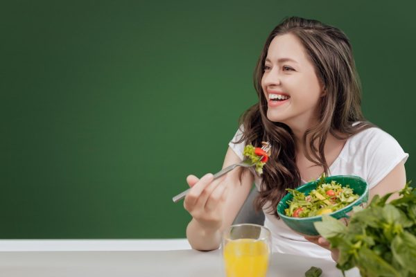 Os benefícios da dieta plant based para a saúde da mulher